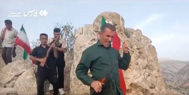 美失踪飞行员被发现?救援行动聚焦高原险境,“波斯门户”之称的山脉挑战重重,居民皆为神射手