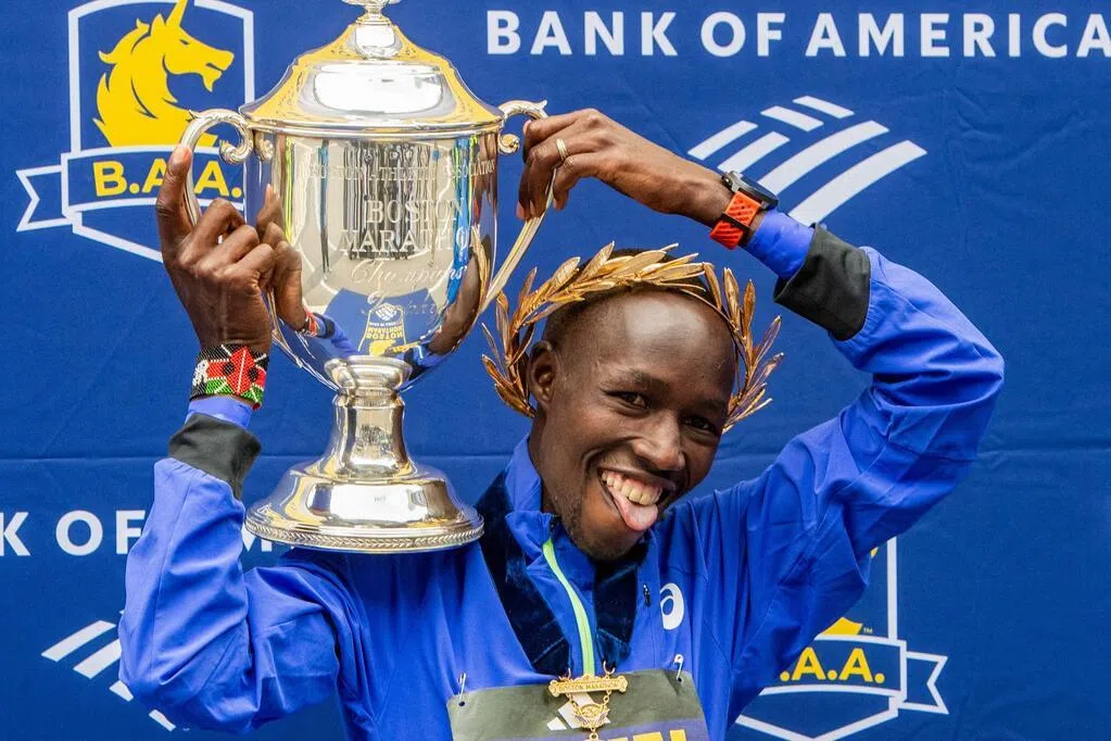 波士顿马拉松：肯尼亚名将科里尔刷新纪录成功卫冕