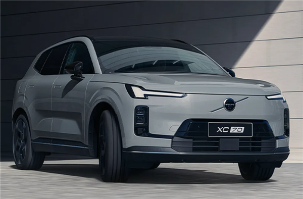 太硬核！沃尔沃XC70 35米高空自由落体：车门竟还能轻松打开