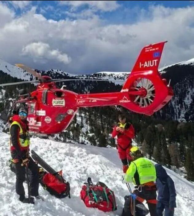 28岁川大博士失踪两月后不幸遇难,遗体于雪崩地带被发现,随身携有个人护照,协助搜寻的志愿者透露:警方已证实消息,心情沉重