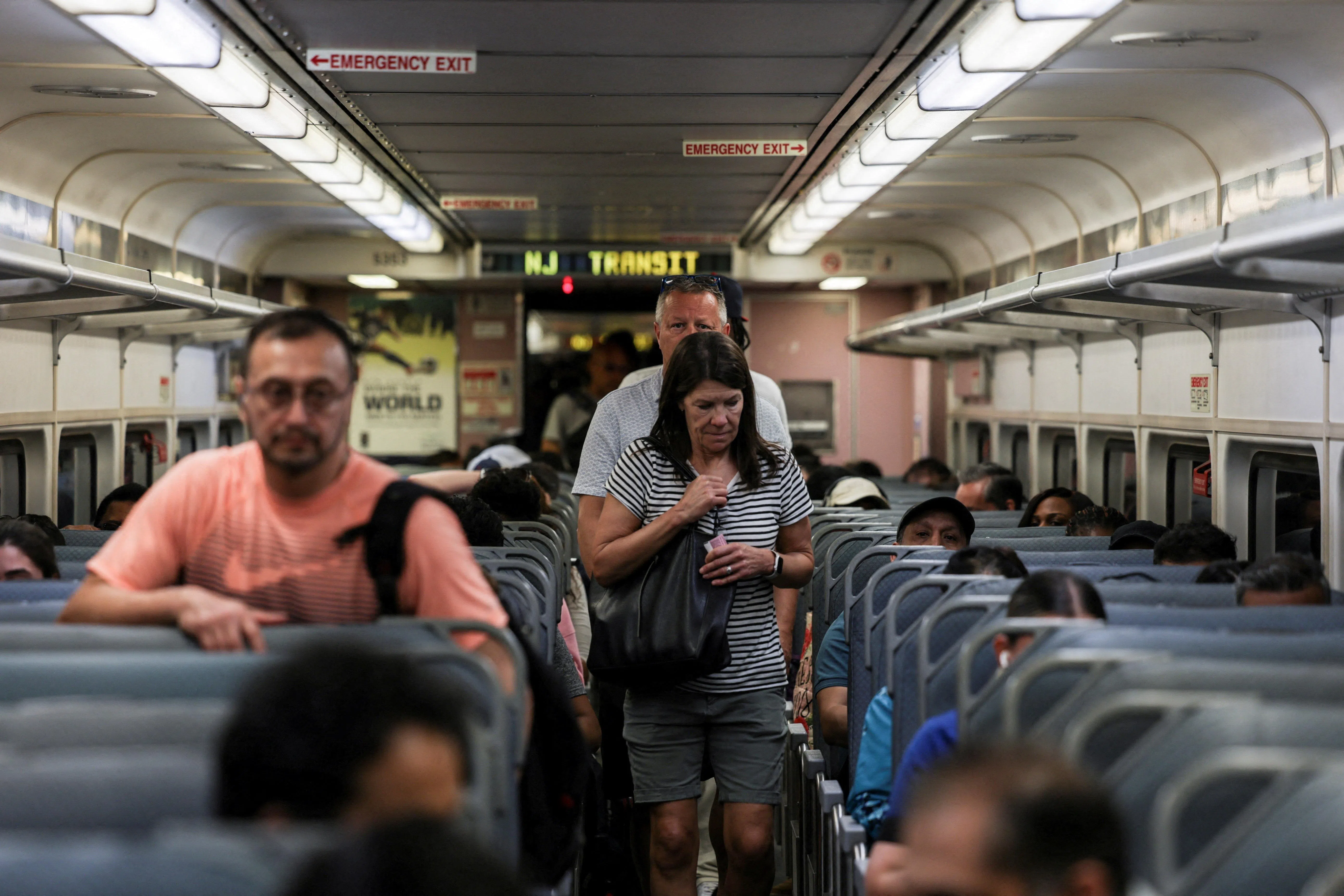 往返纽约和体育场路程约56公里，平时仅需12.90美元。（路透社）