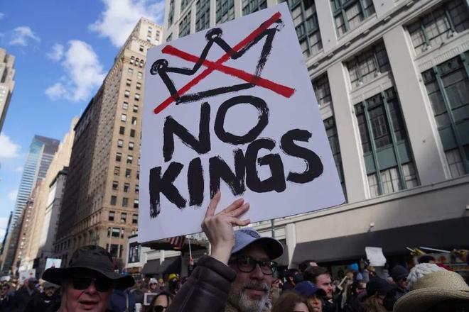 美国深陷战乱经济承压/Internal Strife Erupts as America Faces War Costs