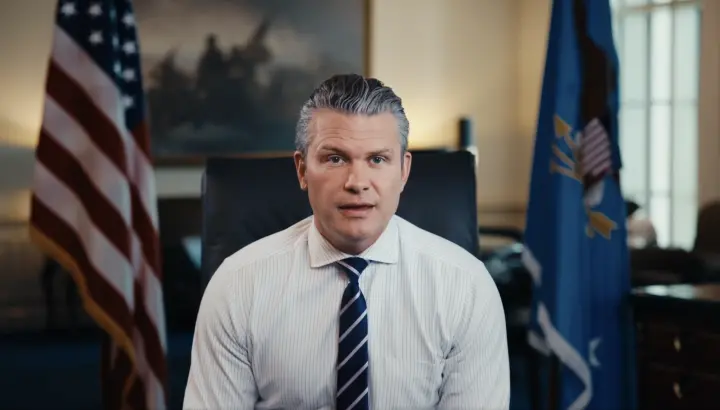 当地时间4月2日，赫格塞思宣布解除禁令，允许美军士兵在军事基地携带个人枪支。图源：赫格塞思社交平台X账号