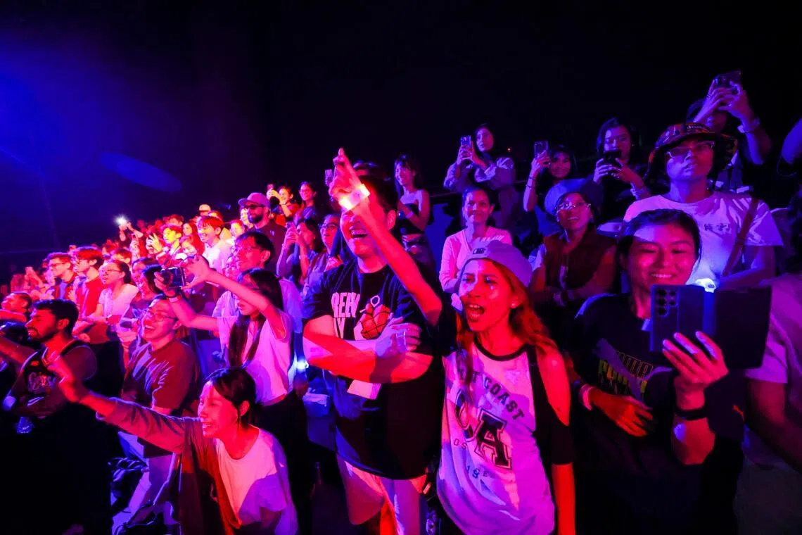 区域总决赛共吸引了超过1000名街舞爱好者观赛，现场充满活力和热闹氛围。&nbsp;（林明顺摄）