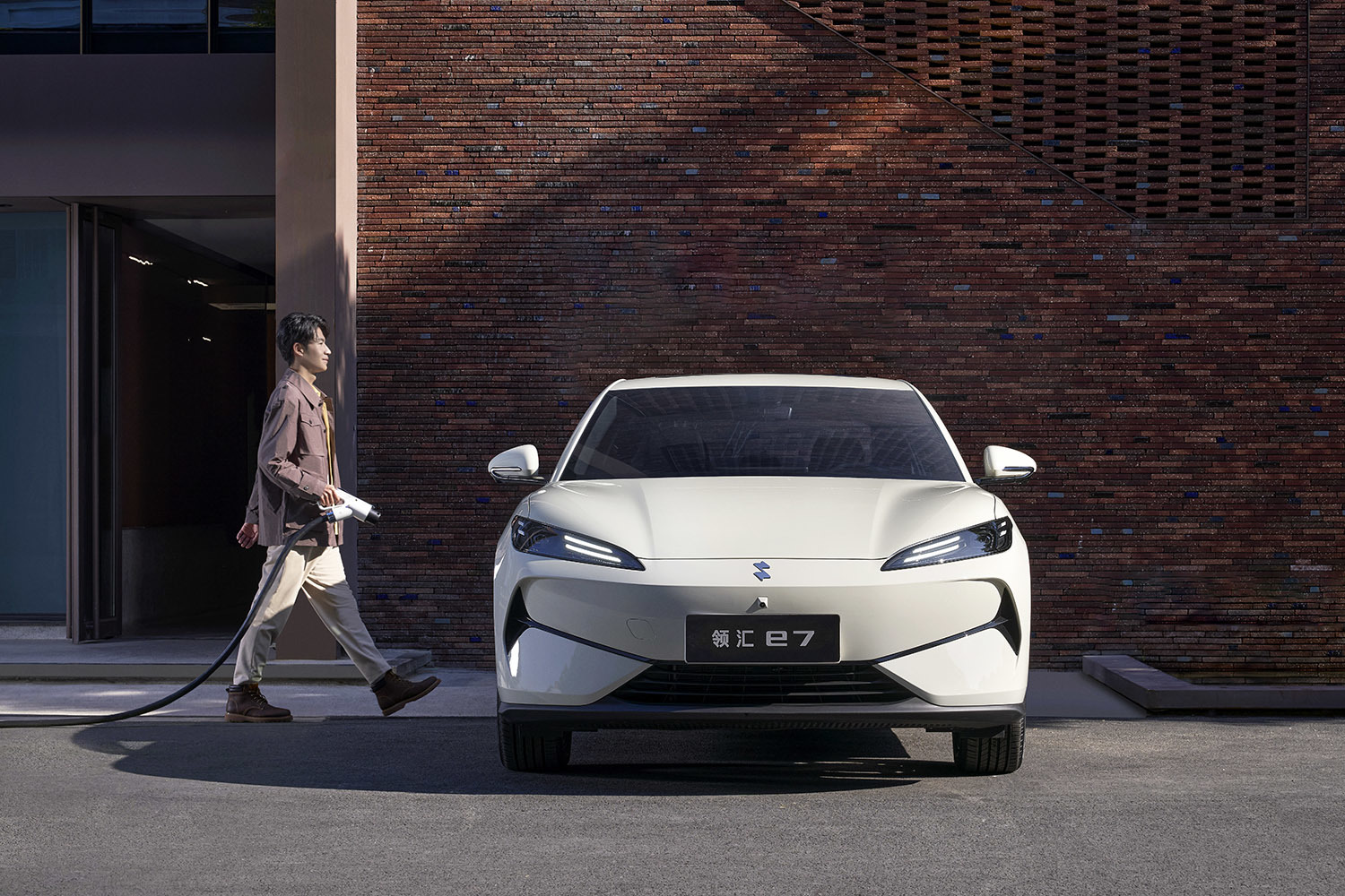 搭载第二代刀片电池和闪充技术 领汇e7上市售价9.58万元起