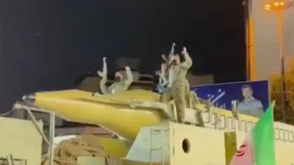 伊朗展示导弹 美伊停火期限临近