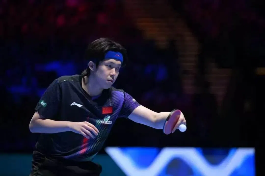 王楚钦（图）在半决赛轻取上届冠军雨果，在决赛则艰难逆转松岛辉空夺冠。（国际乒联世界杯组委会提供）
