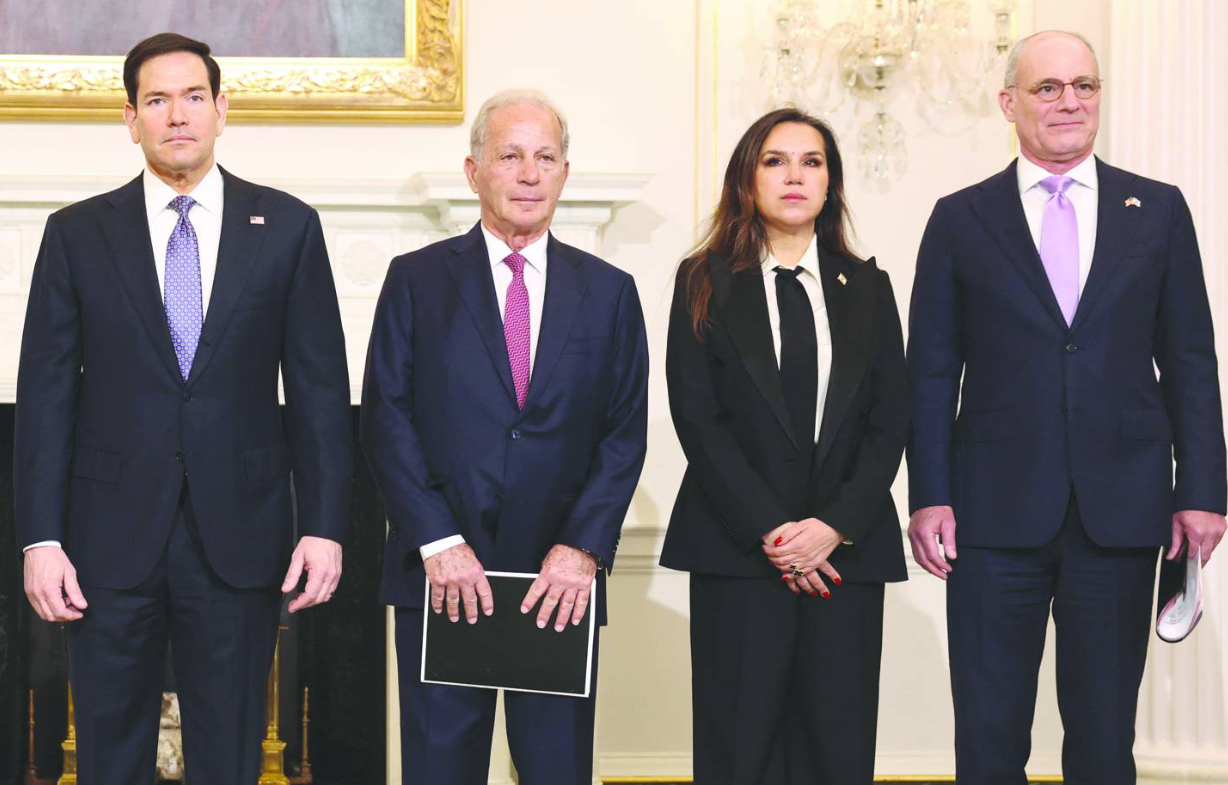 美国国务卿马可·鲁比奥（左一）、美国驻黎巴嫩大使米歇尔·伊萨（左二）、黎巴嫩驻华盛顿大使娜达·哈马德·穆阿瓦德（左三）和以色列驻华盛顿大使叶希尔·莱特在美国国务院举行会晤。