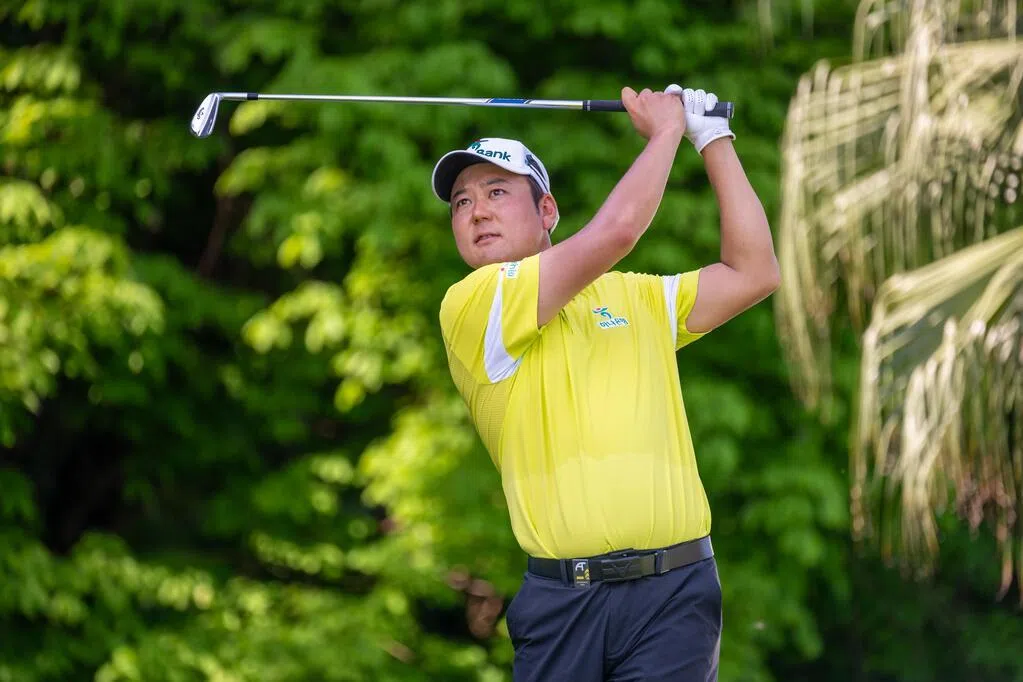 韩国新秀领衔狮城 高尔夫赛场上本土选手发挥稳定