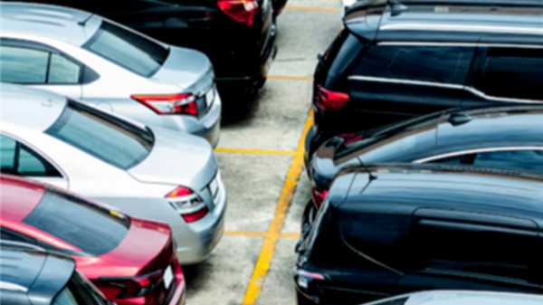 多款车型同步降价：新能源车降幅超3.8万元 车企亏本促销愈演愈烈