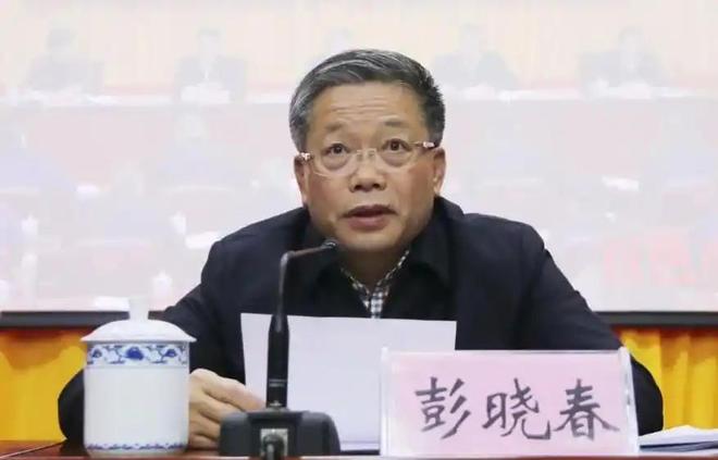 广西政协前副主席彭晓春面临法律诉讼，此前因严重腐败行为受批评