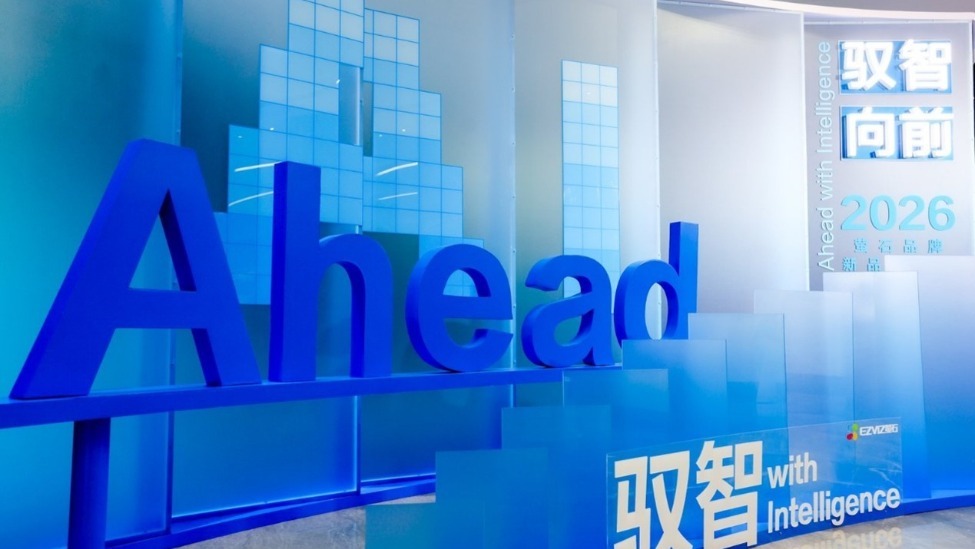 萤石发布全新智能硬件：搭载前后双4K镜头的AI随身拍Pika