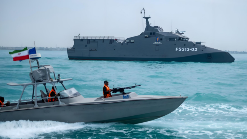 美国前总统特朗普警告:将打击接近封锁区域的伊朗快艇部队