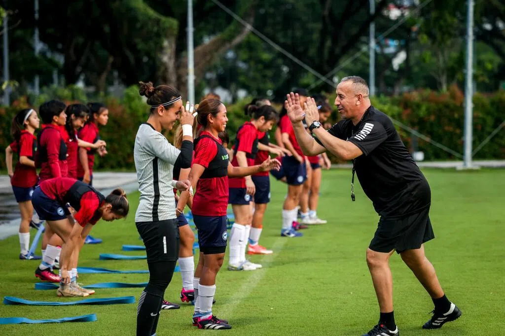 本切利任期结束,雌狮主帅告别球队三年征程