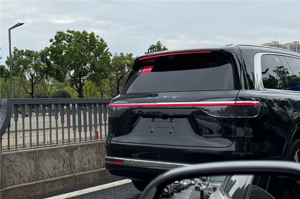 电池容量暴增 新款问界M9实车曝光:比老款硬朗太多