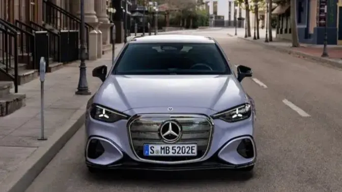 全球首发：梅赛德斯-奔驰新款纯电C级轿车，年内迎来国产加长版