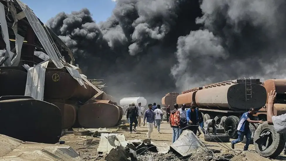 据伊朗伊斯兰共和国通讯社报道，初步估算伊朗损失达2700亿美元