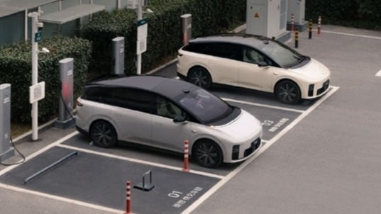 理想构建超大规模充电网络：4057个超级充电站，逾22000根充电桩引领行业