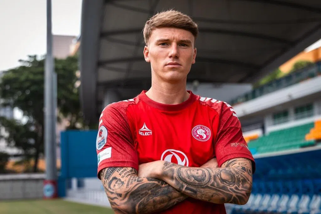 威尔士中场如愿登陆新加坡 惠特莫尔披上幼狮战袍