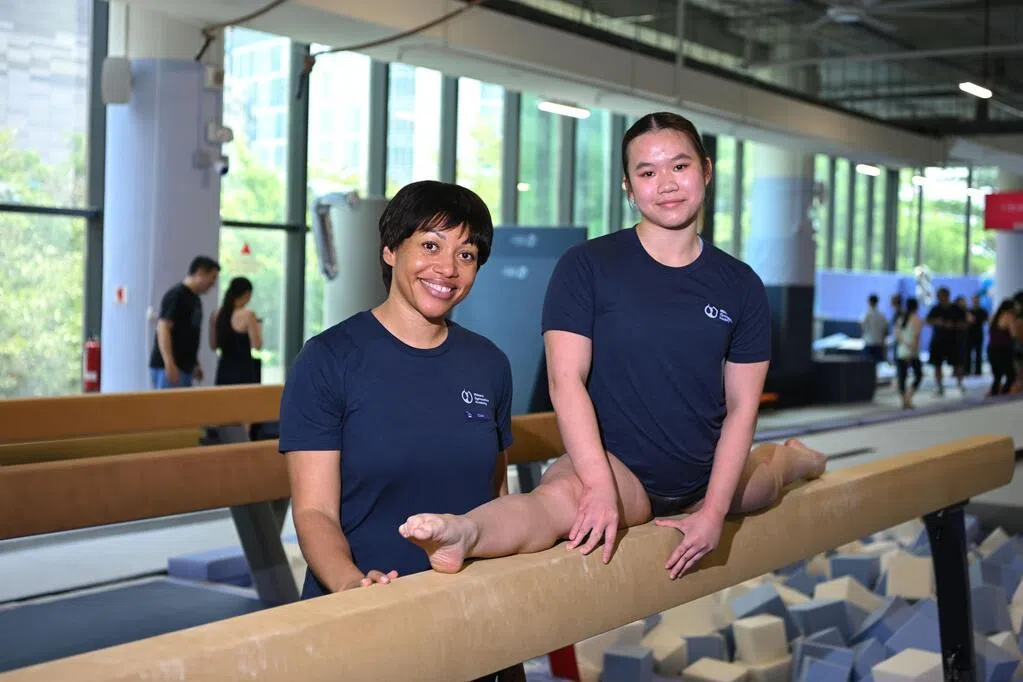 前国家队体操新星李宝玲与美籍导师共创精英体操学院