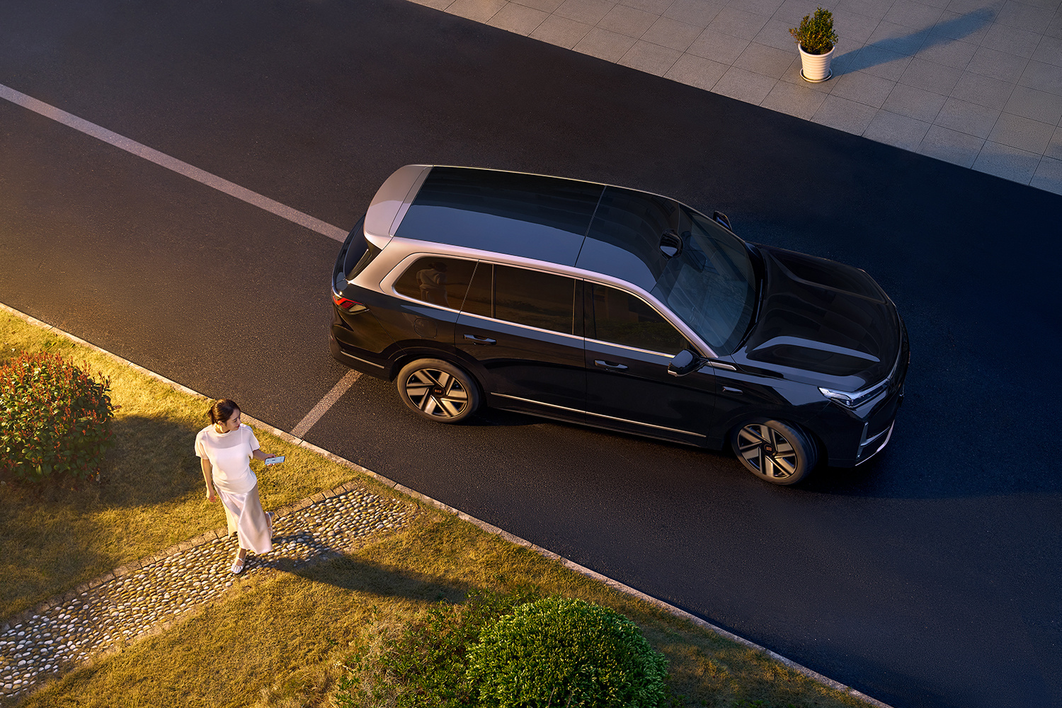 配千里浩瀚H7智驾方案 吉利银河M9黑金智曜版限时先享价25.98万元