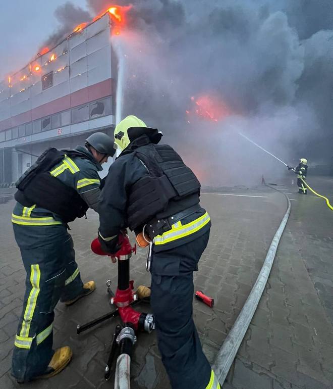 乌克兰总统泽连斯基称俄军发起大规模无人机攻击