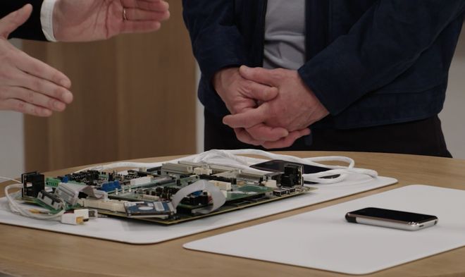 苹果揭秘50年珍稀档案：首次公开罕见资料，库克未曾一见的早期电路板亮相