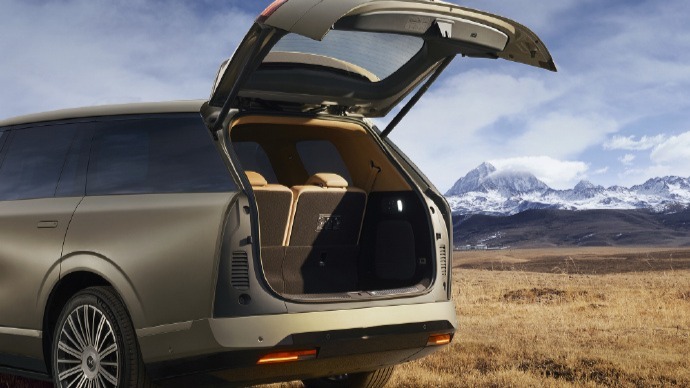 小鹏GX豪华SUV内饰抢先看：全球首创线控方向盘、全座舱舒适躺卧体验