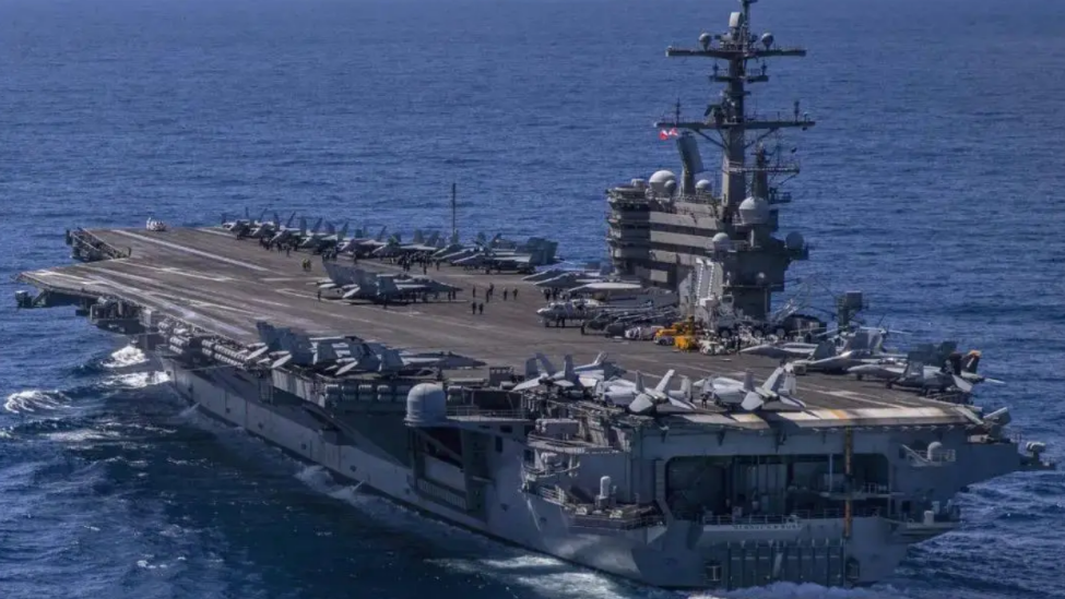 美海军“布什”号航母驶离港口，即将赴中东加入三航母编队