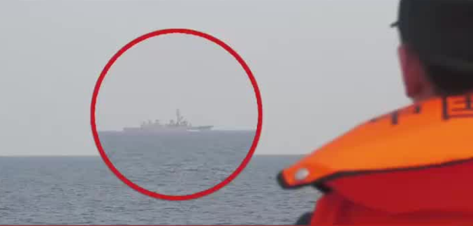 解放军监视警戒日方军舰 现场画面曝光