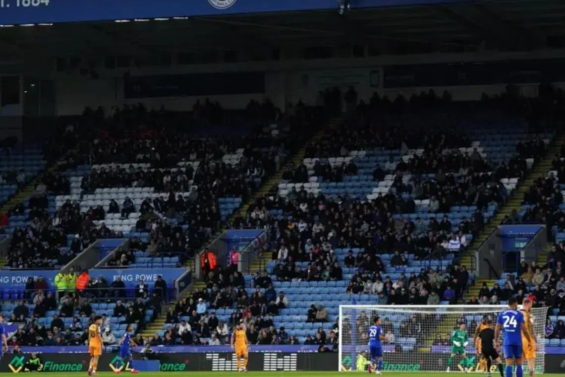 莱斯特在最新一轮英冠比赛中对垒赫尔，但观众区颇为空荡。（互联网）