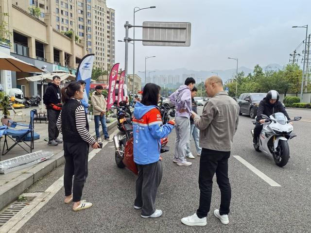 探访张雪机车店 内情：热销车型销量激增三倍 订单延至七月