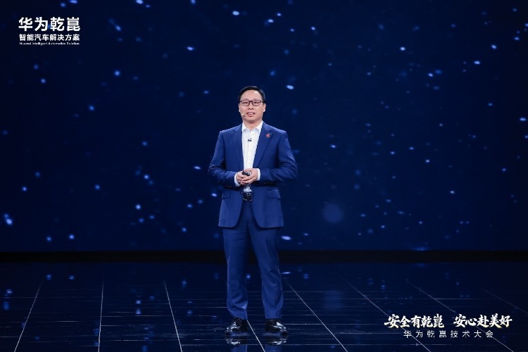 华为乾崑蓄力2026：ADS 5引领L3智能驾驶/鸿蒙座舱升级版开创多模态交互新时代