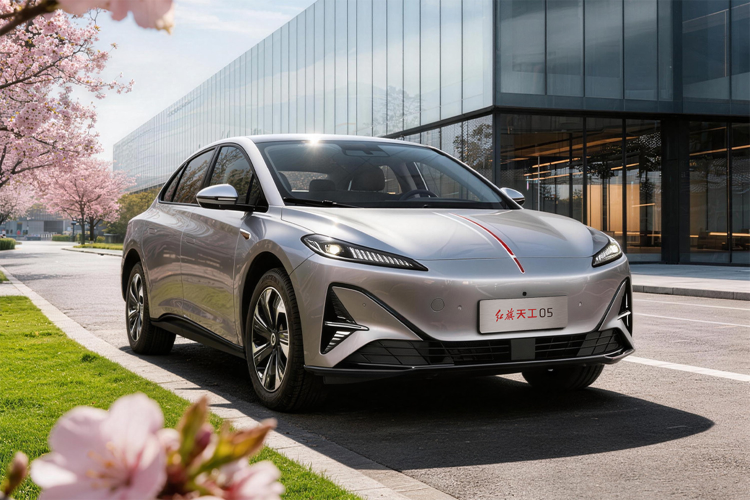 红旗天工05/06推出800V快充版，银云梦色彩来袭，售价分别为17.18万和19.18万