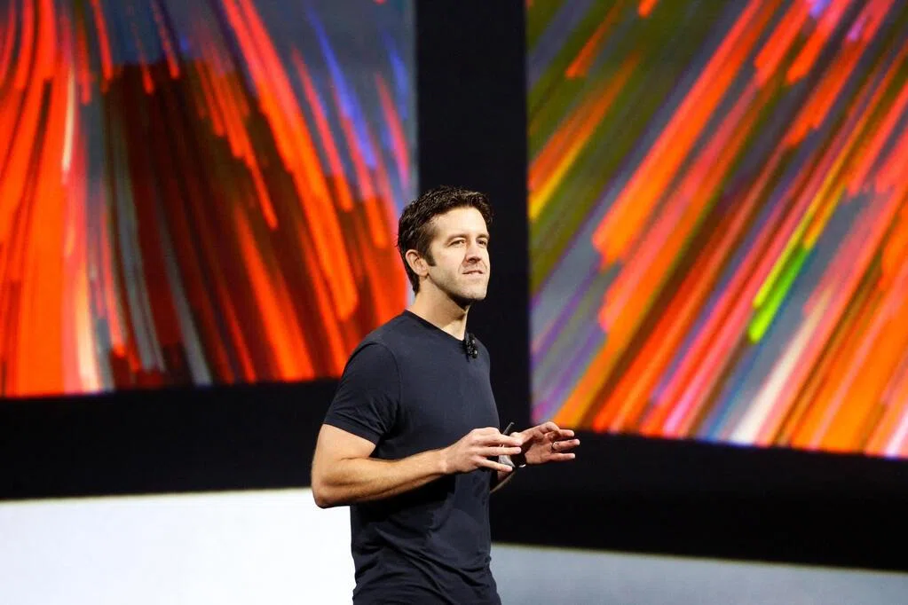 从硬件老兵到AirPods之父：新苹果掌门人特努斯的故事