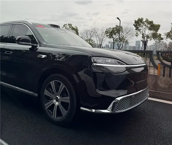 电池容量暴增 新款问界M9实车曝光:比老款硬朗太多