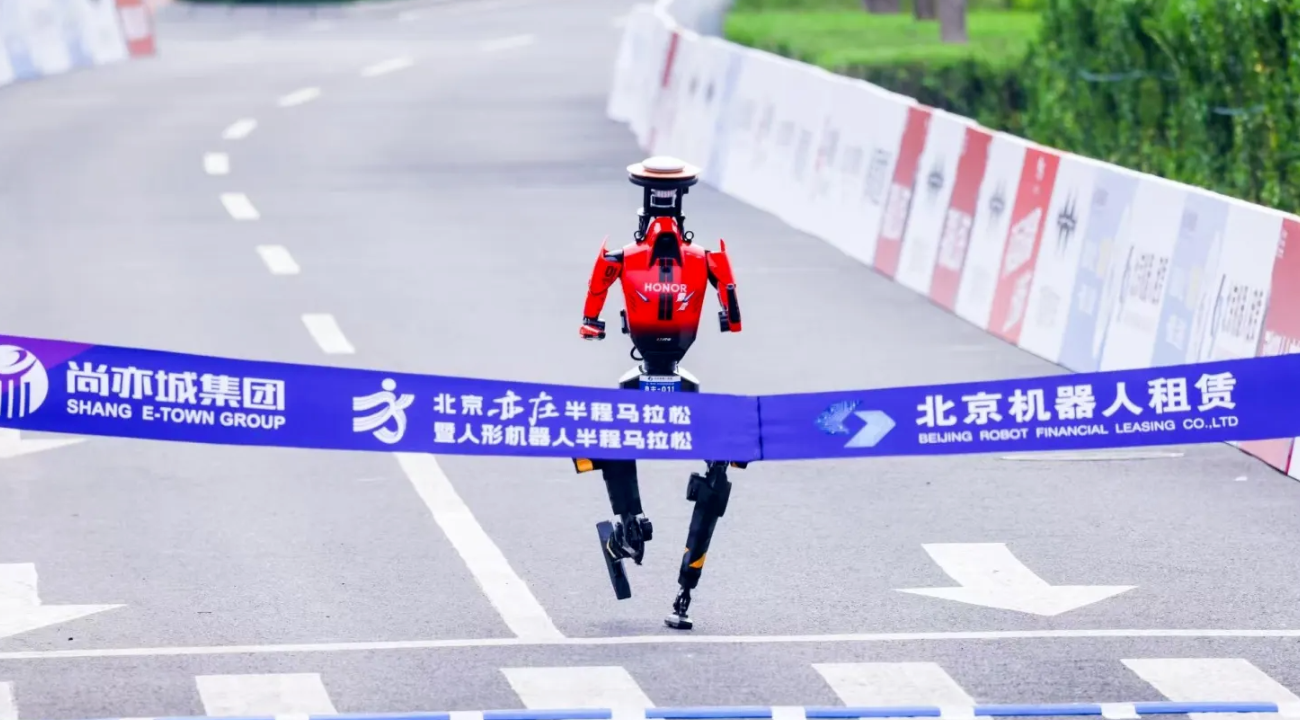 国际媒体聚焦中美人形机器人竞赛：中国于美国赛道上取得重要进展