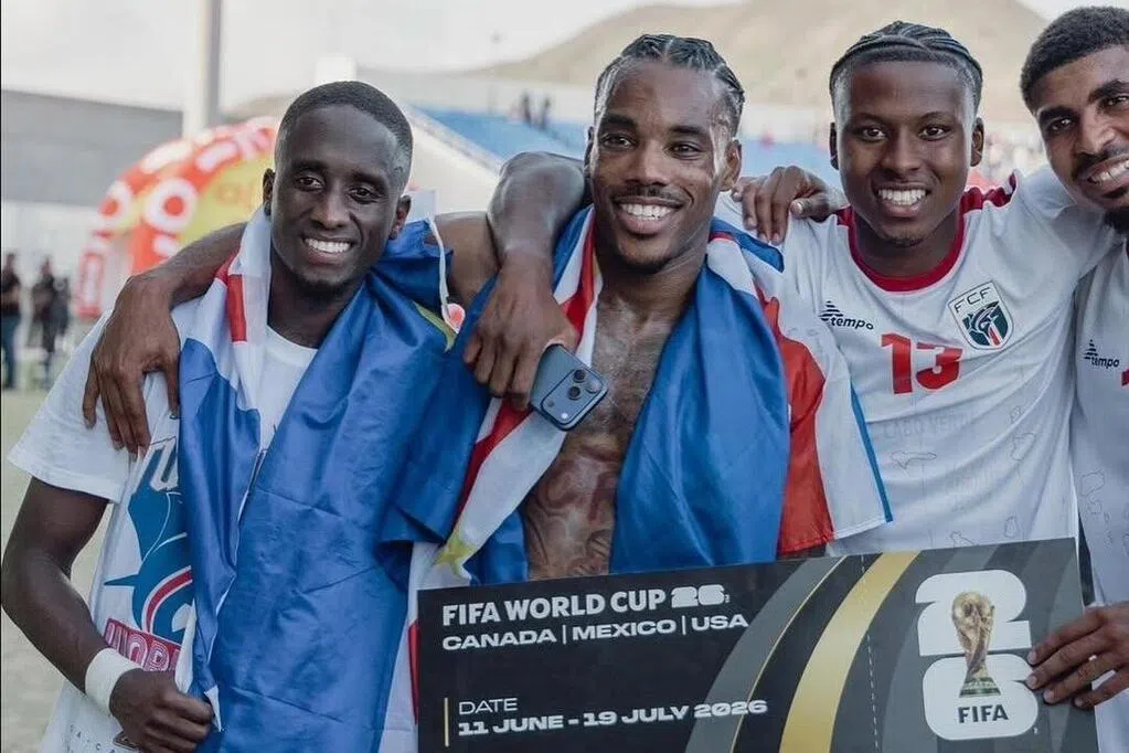 足球逆袭传奇：世界杯舞台上的弱小之邦伟大梦想