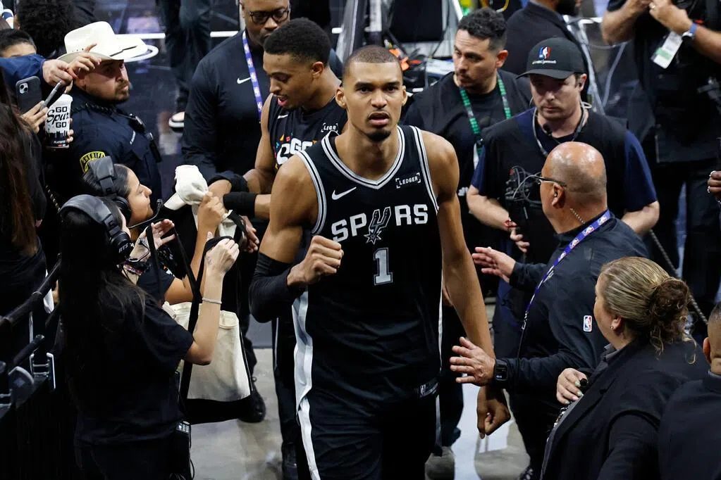 文班亚马28分轰下雷霆 马刺将NBA西部决赛拖入抢七大战