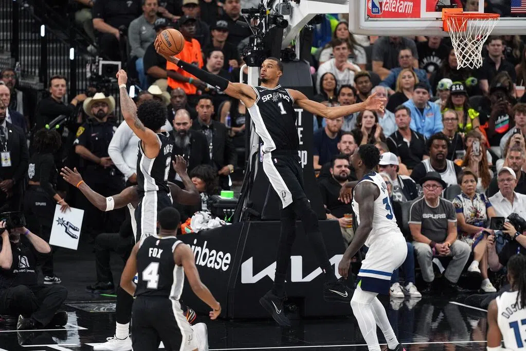 NBA季后赛半决赛 文班亚马轰大号两双 马刺大胜灰狼听牌