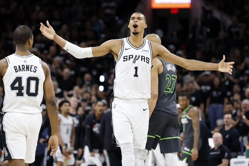 马刺在NBA季后赛次轮强势反击 战胜灰狼追平总比分