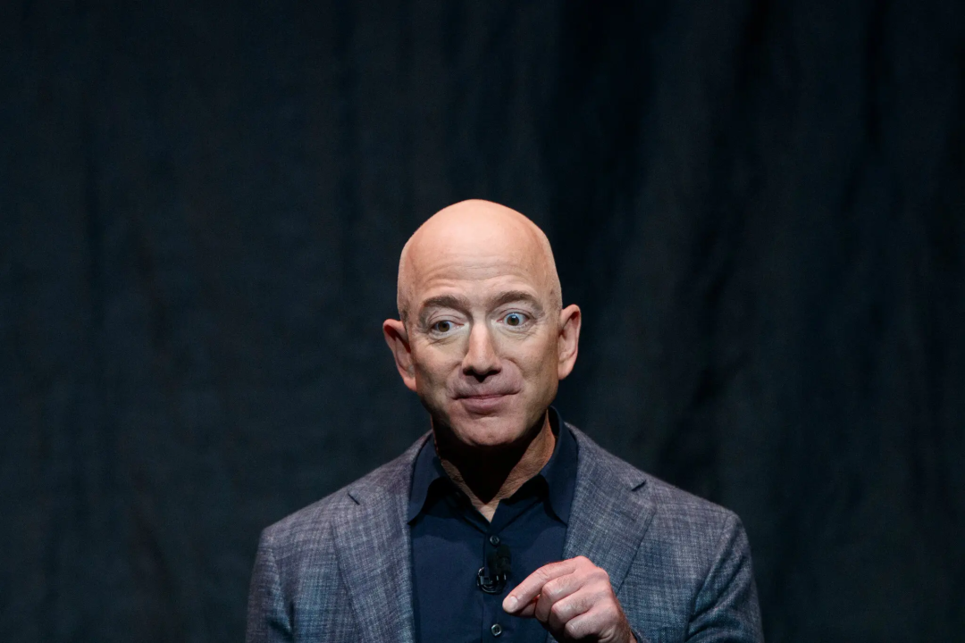 2021年,Jeff Bezos卸任亚马逊CEO,他在给亚马逊员工的一封电子邮件中提到,自己将把精力和注意力集中在新产品和早期项目上。