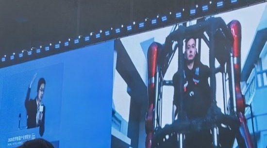 王兴兴首谈390万起变形机甲：发布后获得了很多人喜欢 当天就有人想买