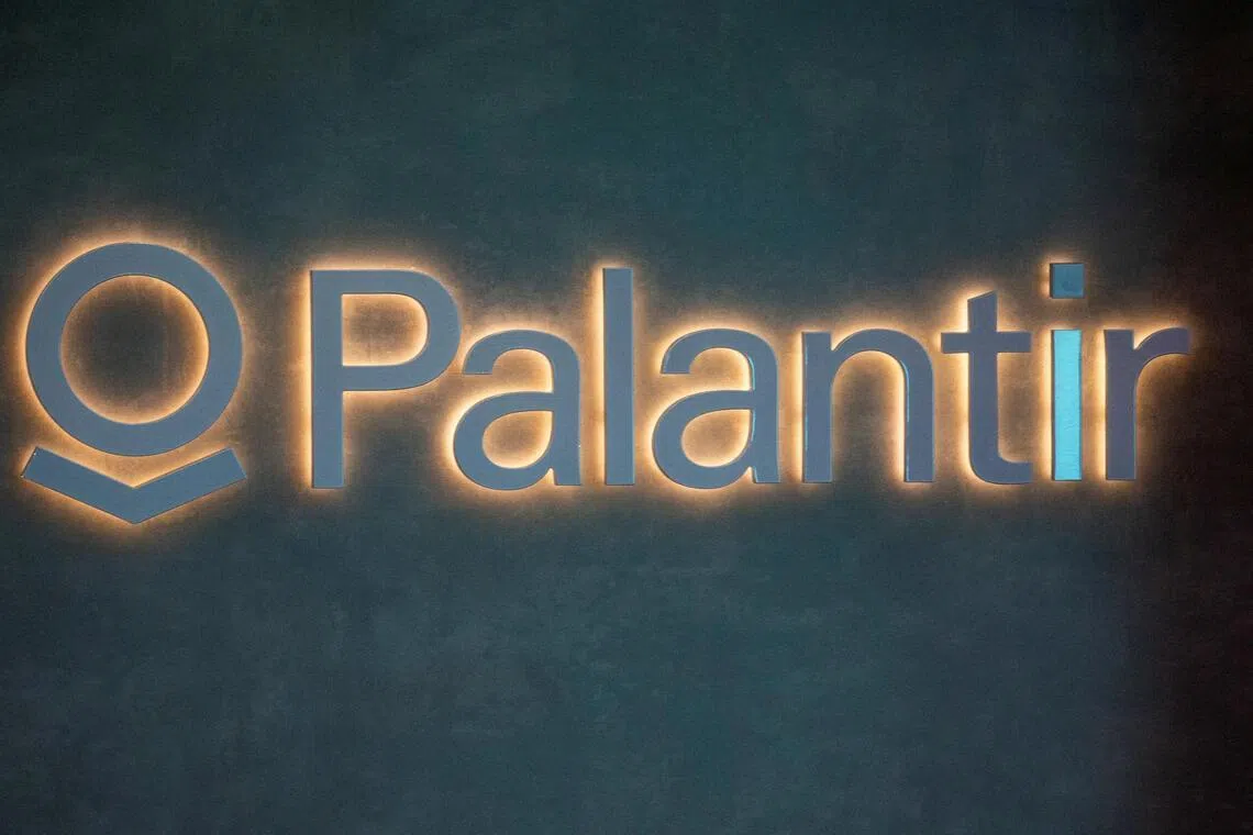 Palantir说，集团虽采用多家供应商的AI模型，但目前仍难以完全满足美国市场的旺盛需求。展望未来，管理层预计集团在美国政府与商业领域的业务有望在2027年再次实现翻倍增长。（路透社）