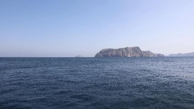 伊朗亮出新底牌，“海底咽喉”成博弈关键筹码？