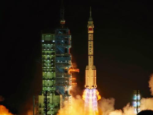 NASA宣布全新登月任务:“这一次我们将留下来”