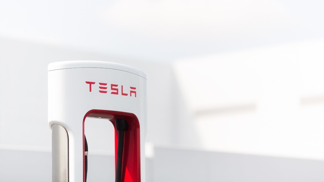 特斯拉测试超充站“虚拟排队”功能,减少插队冲突