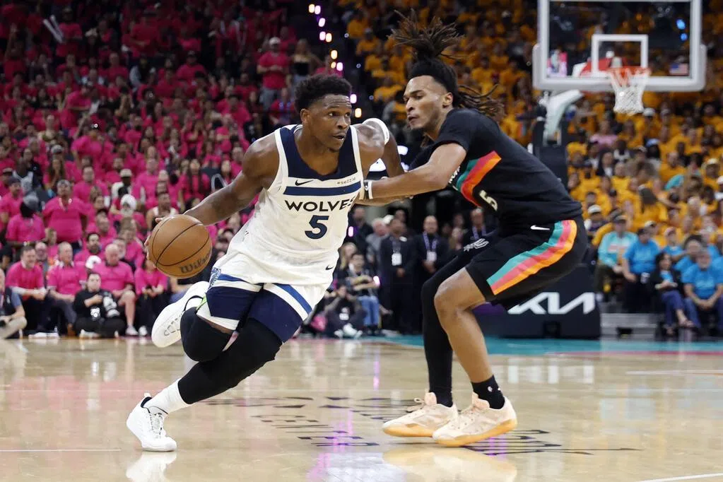 NBA季后赛次轮再现‘狼王’身影 文班亚马单场12盖帽难挽败局