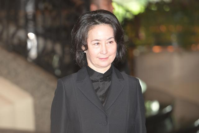 “赌王”女儿何超蕸追思会，霍启刚、郭晶晶现身