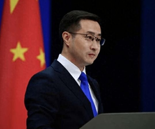 外交部批日本拟恢复大佐等称谓：这是在受害国人民的伤口上撒盐